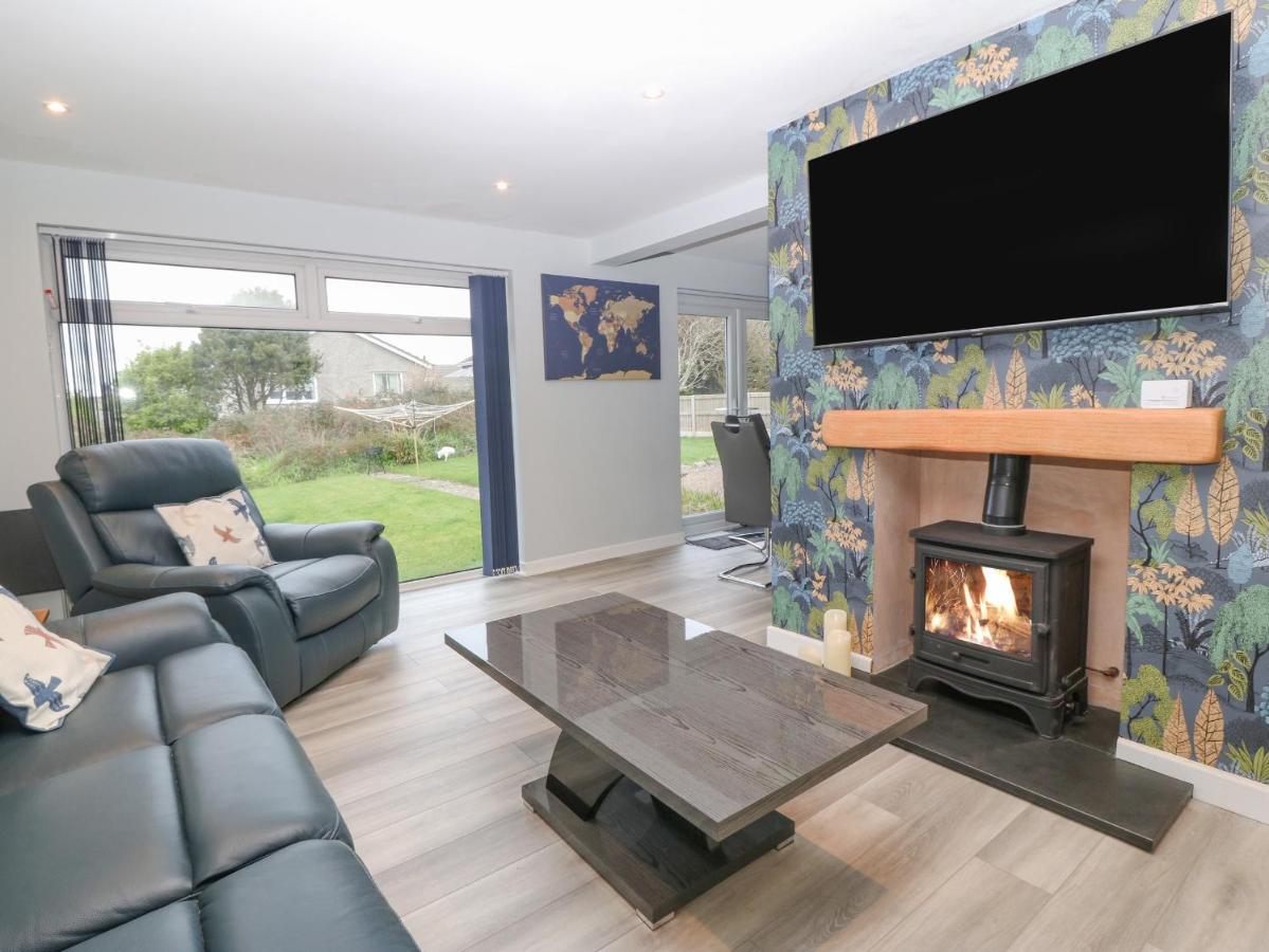 Artro Villa Cemaes Bay Exterior photo