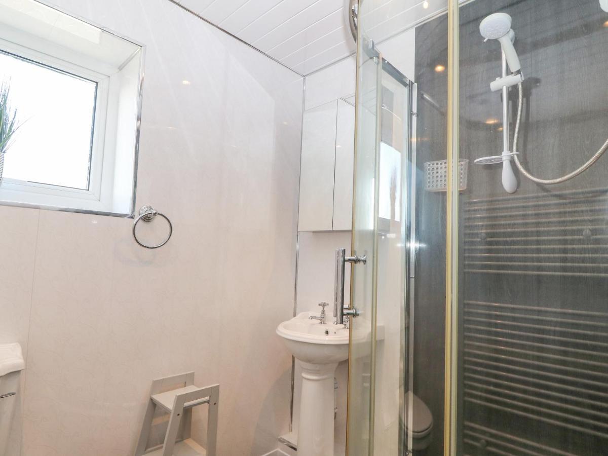 Artro Villa Cemaes Bay Exterior photo